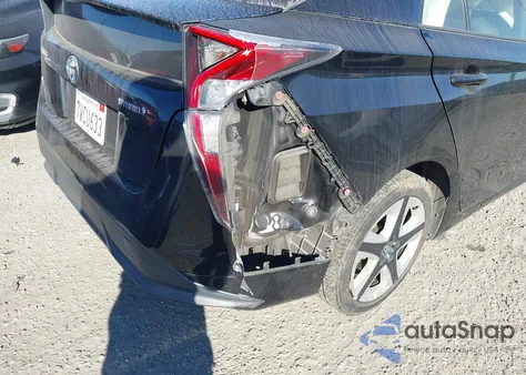 2016 Toyota Prius Three Touring z USA, uszkodzony, nr VIN JTDKARFU9G3522090